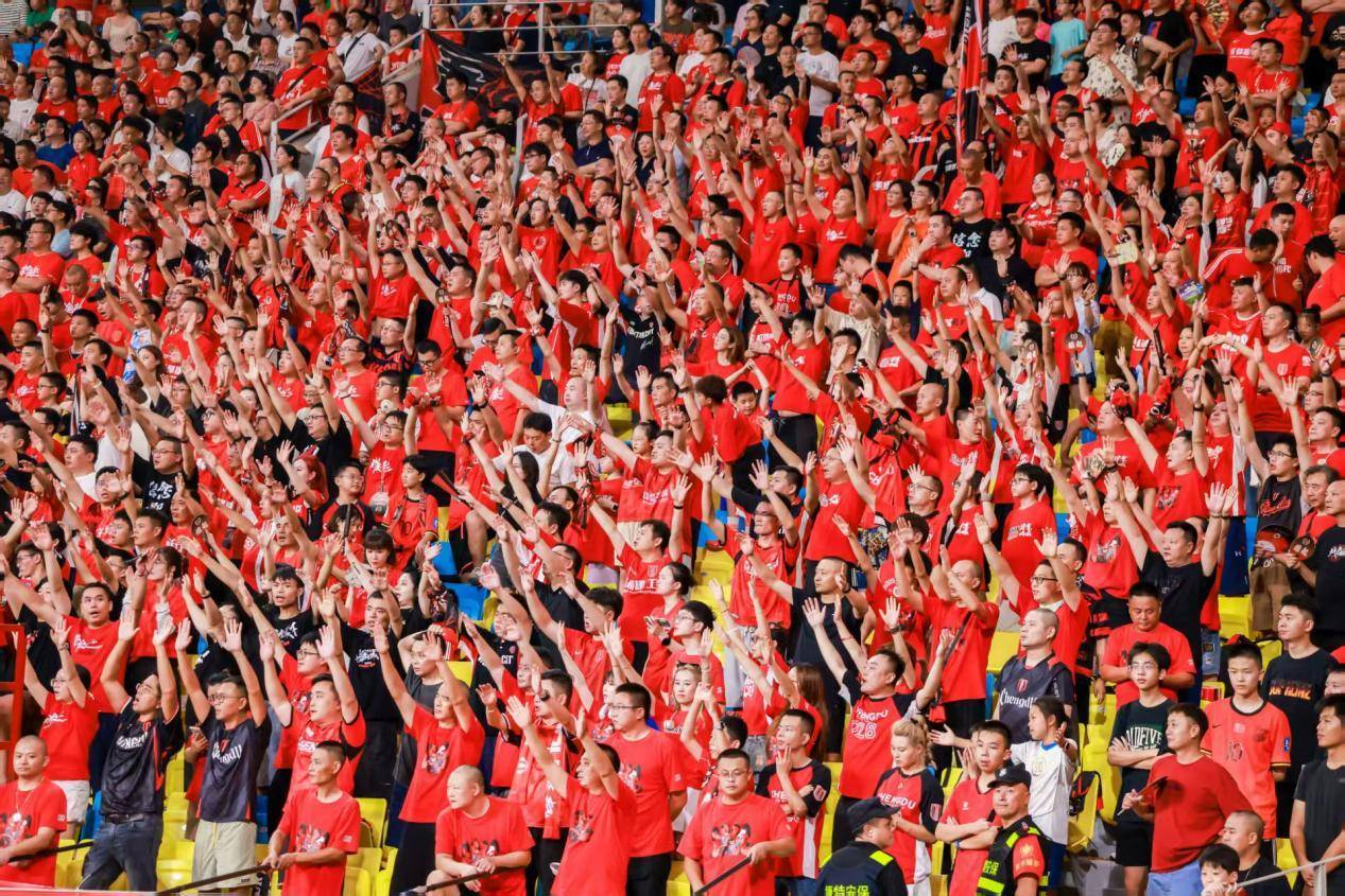 惊心动魄，足球场上燃烧的激情