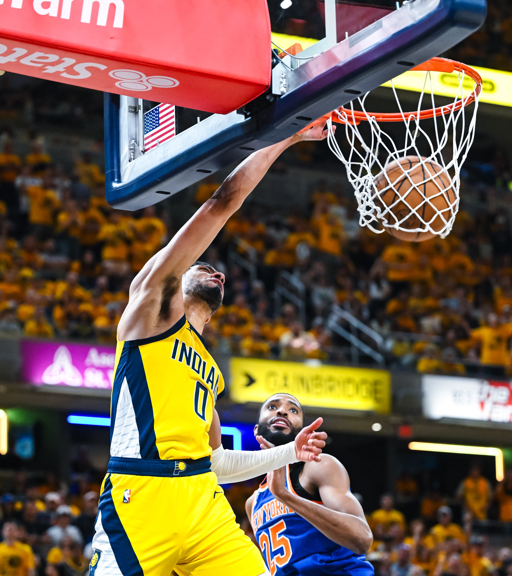 包含罗斯爆发轰下+传球次率尼克斯战胜老鹰的词条