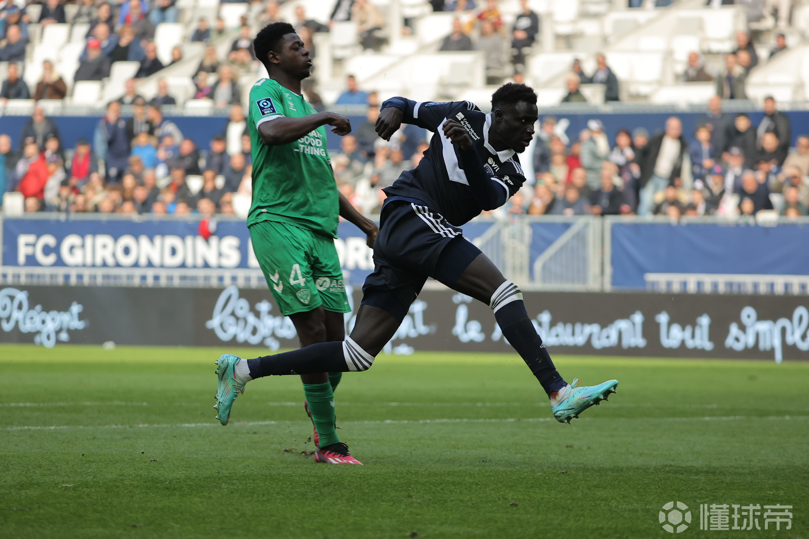 包含圣埃蒂安主场告捷，球员手感炙热带领球队胜利的词条