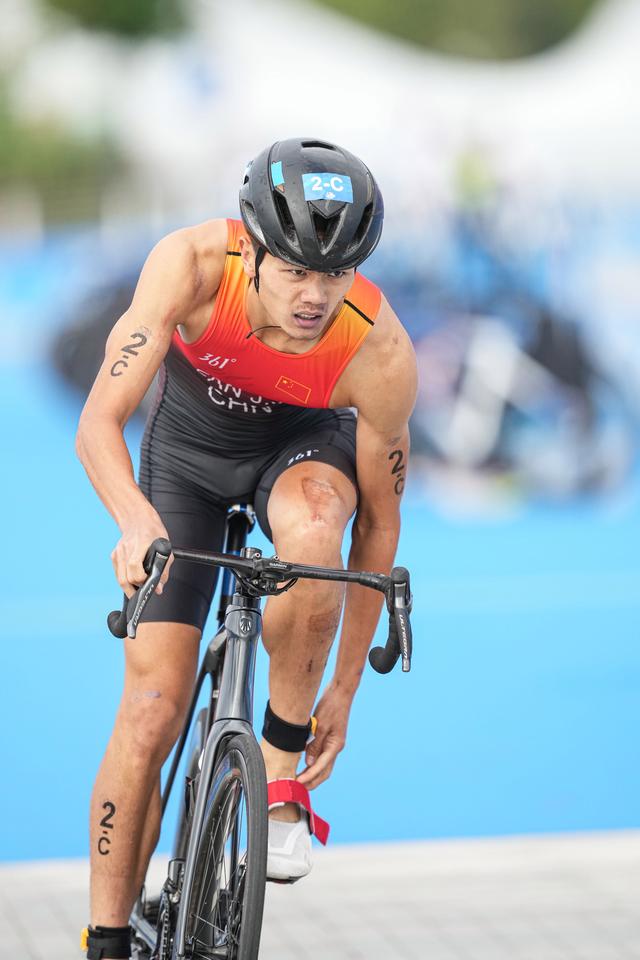 南非选手表现亮眼，夺得银牌