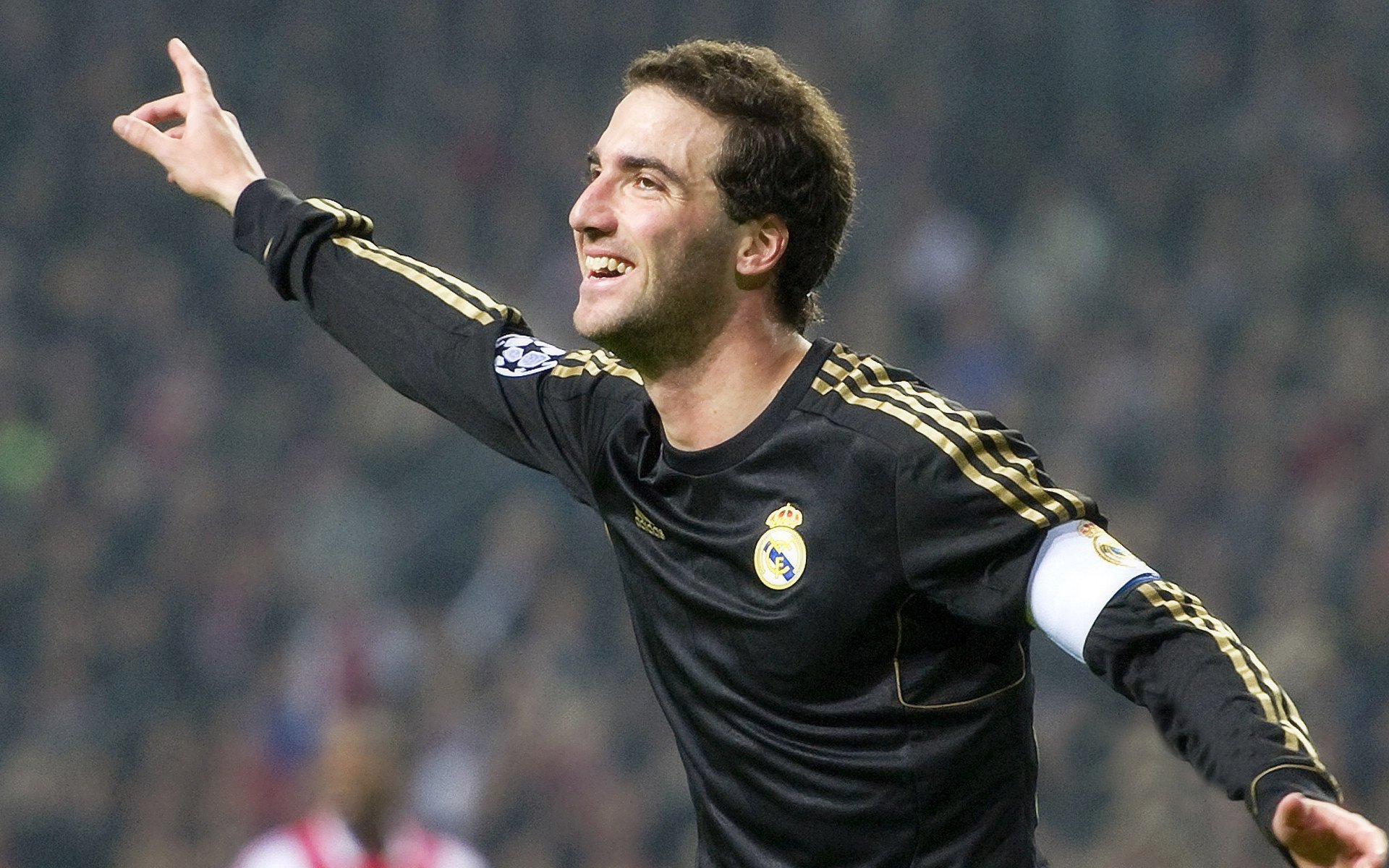 阿什拉夫冠军级表现闪耀全场,新西兰与贝蒂斯之战见证新星崛起